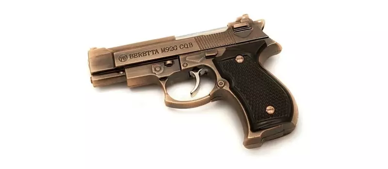 Зажигалка-брелок газовая Беретта М92, бронза