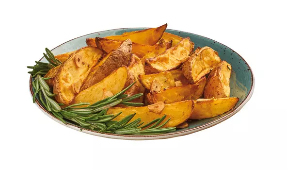 Картофель жареный с чесноком и розмарином.100гр.