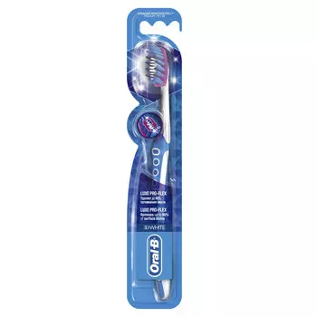 Зубная щетка Oral-B 3D White Luxe Pro-Flex 38 средняя жесткость