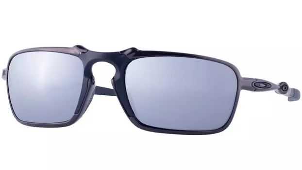 Солнцезащитные очки Oakley Badman 6020 01
