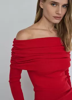 Джемпер с открытыми плечами, Красный