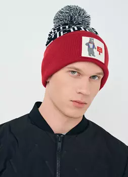 Шапка с помпоном и патчем, Черный