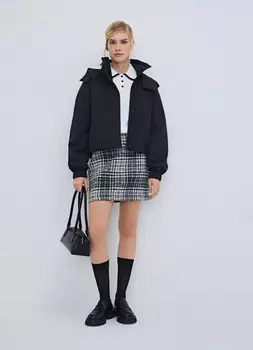 Утеплённая короткая куртка с капюшоном, Черный