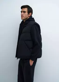 Жилет с воротником-стойкой и накладными карманами, Черный