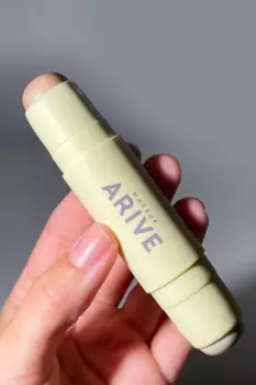 Двойной стик-хайлайтер Arive Makeup Duo Highlighter Stick Soft Matte&Dewy [03 Golden] 10,8g