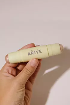 Двойной стик-хайлайтер Arive Makeup Duo Highlighter Stick Soft Matte&Dewy [02 Beige] 10,8g