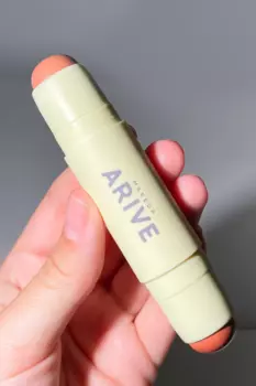 Двойные румяна в стике Arive Makeup Duo Blush Stick Soft Matte&Dewy [01 Warm Neutral] 10,8g