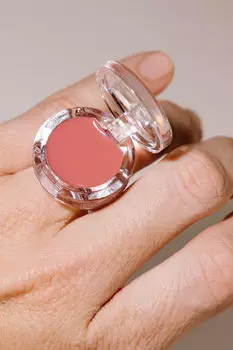 Кольцо-бальзам для губ Amuse Ring Lip Balm [03 Fresh Rose Ring] 0,9g