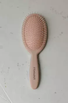 Распутывающая щетка для волос «Шампанского, детка?» Framar Detangle Brush - Champagne Mami 1шт