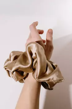 Резинка для волос из шелка Latte Air In The Hair 11 cм