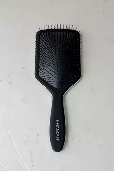 Широкая распутывающая щетка для волос «Снова в черном» Framar Paddle Brush - Black to the Future 1шт
