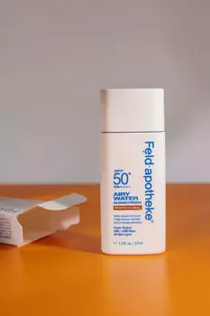 Солнцезащитный крем с идеальным прилеганием к коже FELD APOTHEKE Airy Water Sunscreen Professional SPF50+ PA++++ 37ml