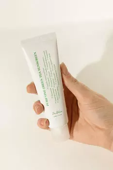 Успокаивающий солнцезащитный крем с зеленым чаем Dr. Althea Purifying Green Tea Sunscreen 50ml