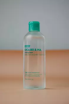 Успокаивающий тонер с центеллой Frankly Cica 80% & Hyaluronic Acid Toner 260ml