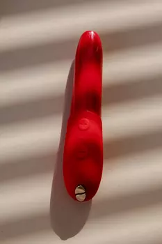 Вибратор вишнёвый We-Vibe Tango X