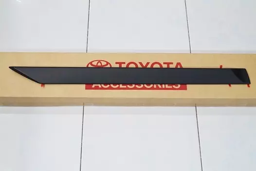 Боковые молдинги PC170-0K00N для Toyota Fortuner 2017 -