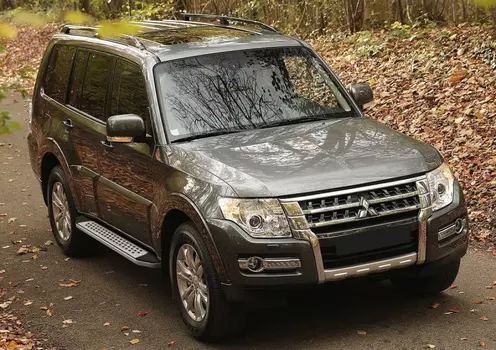 Боковые подножки, пороги "Bmw-Style" (алюминий, серебристый / черный) Rival B173AL.4002.1 Mitsubishi Pajero 2006 - 2014