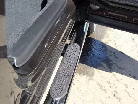 Боковые подножки, пороги овальные с накладкой 75х42 мм Компания ТСС SUBFOR16-08 Subaru Forester 2016 - 2018