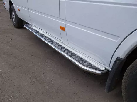 Боковые подножки, пороги с площадкой 42,4 мм Компания ТСС MERSPR14-04 Mercedes Sprinter W905 2013-