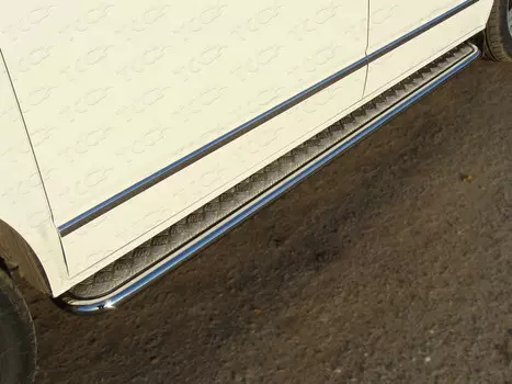 Боковые подножки, пороги с площадкой 42,4 мм Компания ТСС VWMULT13-10 Volkswagen T5 Multivan 2003 - 2015