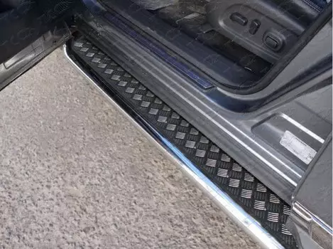 Боковые подножки, пороги с площадкой 60,3 мм Компания ТСС NISPAT14-13 Nissan Pathfinder 2014-