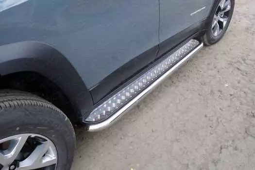 Боковые подножки, пороги с площадкой (диаметр 60,3 мм) Компания ТСС JEEPCHERTRAIL14-06 Jeep Cherokee (Traihawk) 2014-