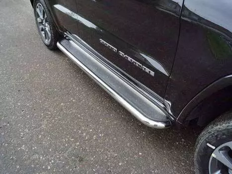 Боковые подножки, пороги с площадкой (нержавеющая сталь) 60,3 мм Компания ТСС GRCHER17-22 Jeep Grand Cherokee 2018-