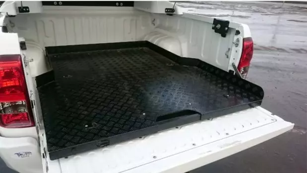 Боковые стороны выдвижной платформы Toyota Hilux VIII 2020-