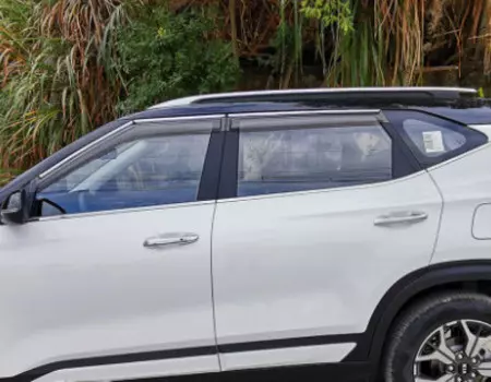 Дефлекторы боковых окон с хром молдингом для КИА Селтос (KIA Seltos) 2020