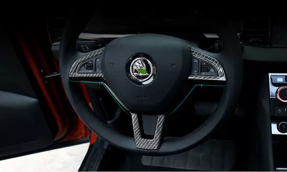 Декоративная накладка на руль (серебро, черный карбон) Skoda Karoq 2020 (Шкода Карок)