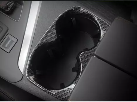 Декоративная окантовка на подстаканники для Peugeot 3008 2017-