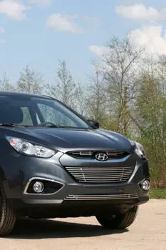 Декоративный элемент решетки радиатора 10 мм верхний (1 элемент из 3 трубочек) - черные заглушки Souz-96 HYIX.91.2051 Hyundai ix35 2010-