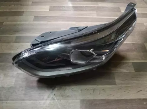 Фара передняя J7921-21050 для KIA ProCeed 2018 -