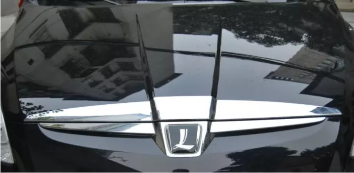 Хромированная накладка на капот