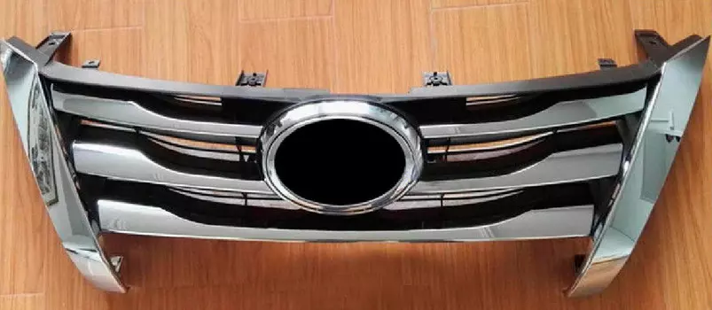 Хромированная решетка радиатора для Toyota Fortuner 2017-