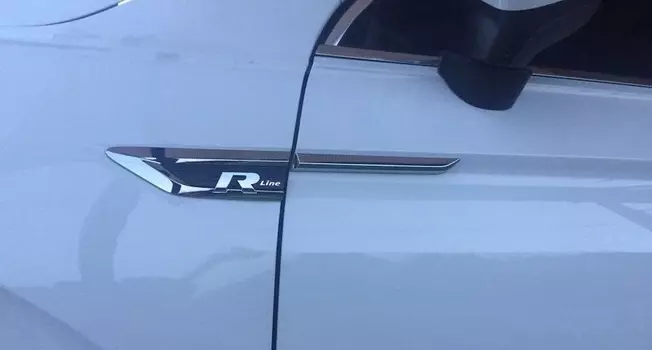 Эмблема R-Line (на правую крыло) 5NA853688BDPJ для Volkswagen Tiguan 2017-