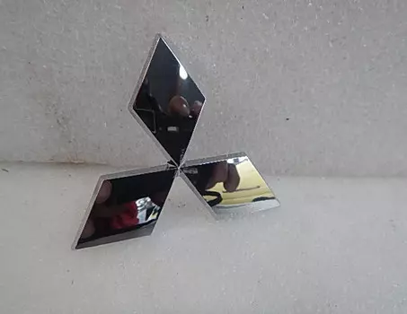 Эмблема ТРИ Ромба Mitsubishi 7415A096