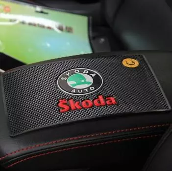 Коврик на торпеду для Skoda Yeti 2014 -