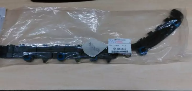Кронштейн заднего бампера правый 6410D337 MITSUBISHI