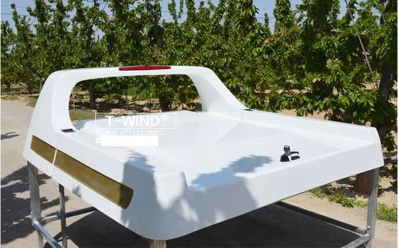 Крышка в задний борт со стоп-сигналом T-Wind для Foton Tunland 2016 - 2019