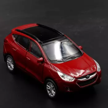 Модель автомобиля в масштабе 1:18 Hyundai IX35