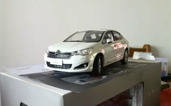 Модель C4L 1:18