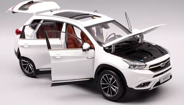 Модель Chery Tiggo (белая) в масштабе 1:18