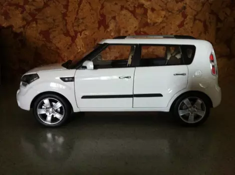Модель Kia Soul в масштабе 1:18