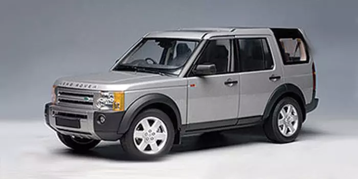Модель Land Rover Discovery в масштабе 1:18