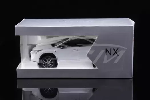 Модель Lexus NX в масштабе 1:18