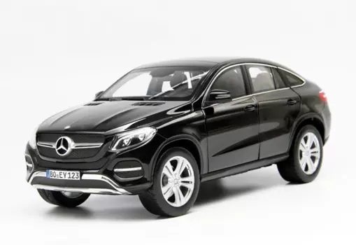 Модель Mersedes GLE в масштабе 1:18
