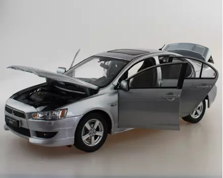 Модель Mitsubishi Lancer X в масштабе 1:18