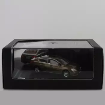 Модель Nissan Sentra в масштабе 1:43
