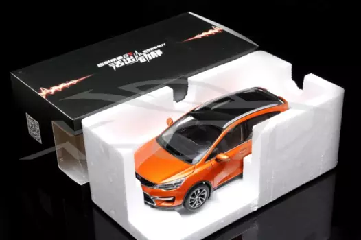 Модель в масштабе 1:18 Geely Emgrand GS